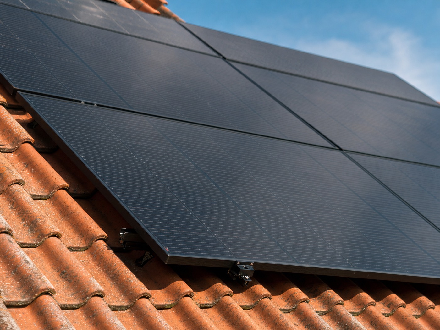Photovoltaik-Module auf Einfamilienhaus-Dach – PV-Anlage Schönenberg-Kübelberg Rheinland-Pfalz